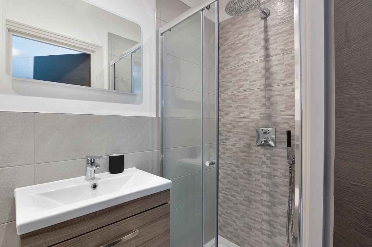 Spacious, 3 Bedroom, 2 Bathroom, Surbiton Exterior foto